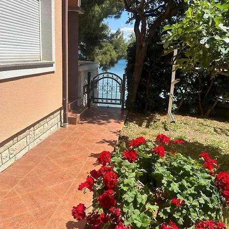 דירה Family Friendly Seaside Tkon, Pasman - 24955