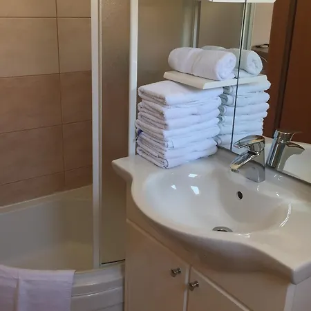 דירה Family Friendly Seaside Tkon, Pasman - 24955