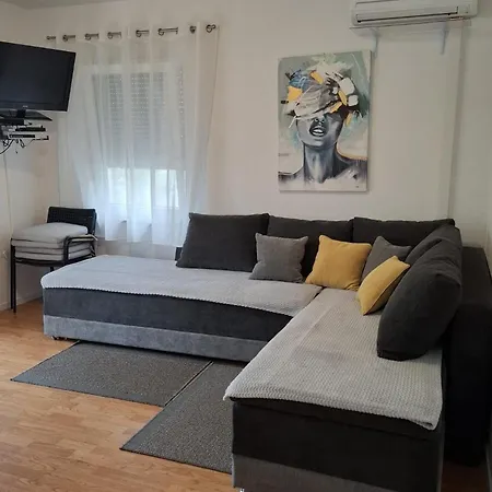 Family Friendly Seaside Tkon, Pasman - 24955 דירה