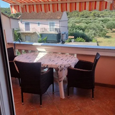 דירה Family Friendly Seaside Tkon, Pasman - 24955