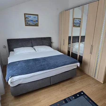 Family Friendly Seaside Tkon, Pasman - 24955 טקון