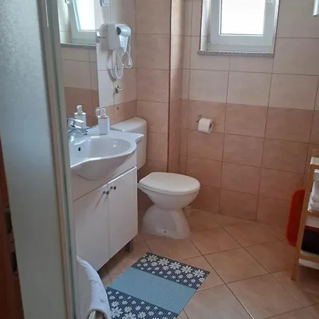 דירה Family Friendly Seaside Tkon, Pasman - 24955